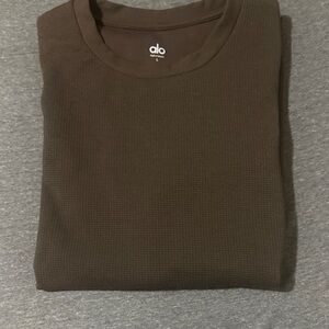 ALO Yoga Men's Dark Brown Thermal Crew Neck Shirt